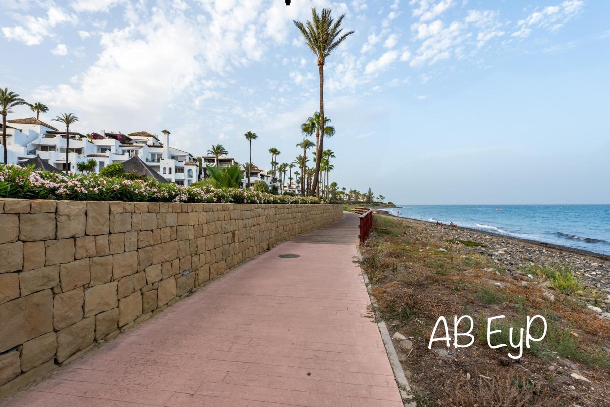 Alcazaba Beach Apartment Estepona Exterior foto