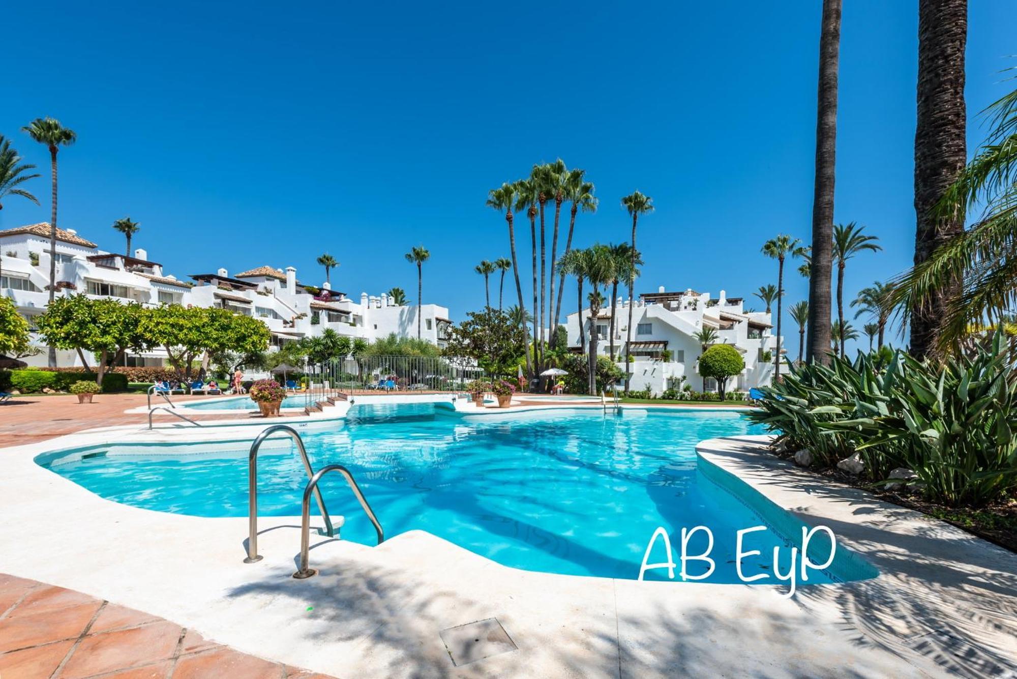 Alcazaba Beach Apartment Estepona Exterior foto